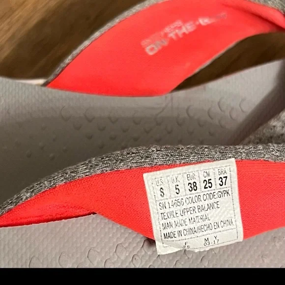 Skechers Women's On The Go 400 Vivacity Thong Sandal in Grey - Size 8 - Picture 3 of 4